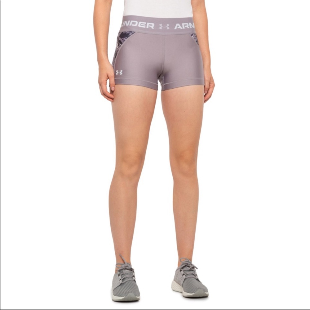 🆕Women’s Under Armour Print Base Layer Shorts.NWT!